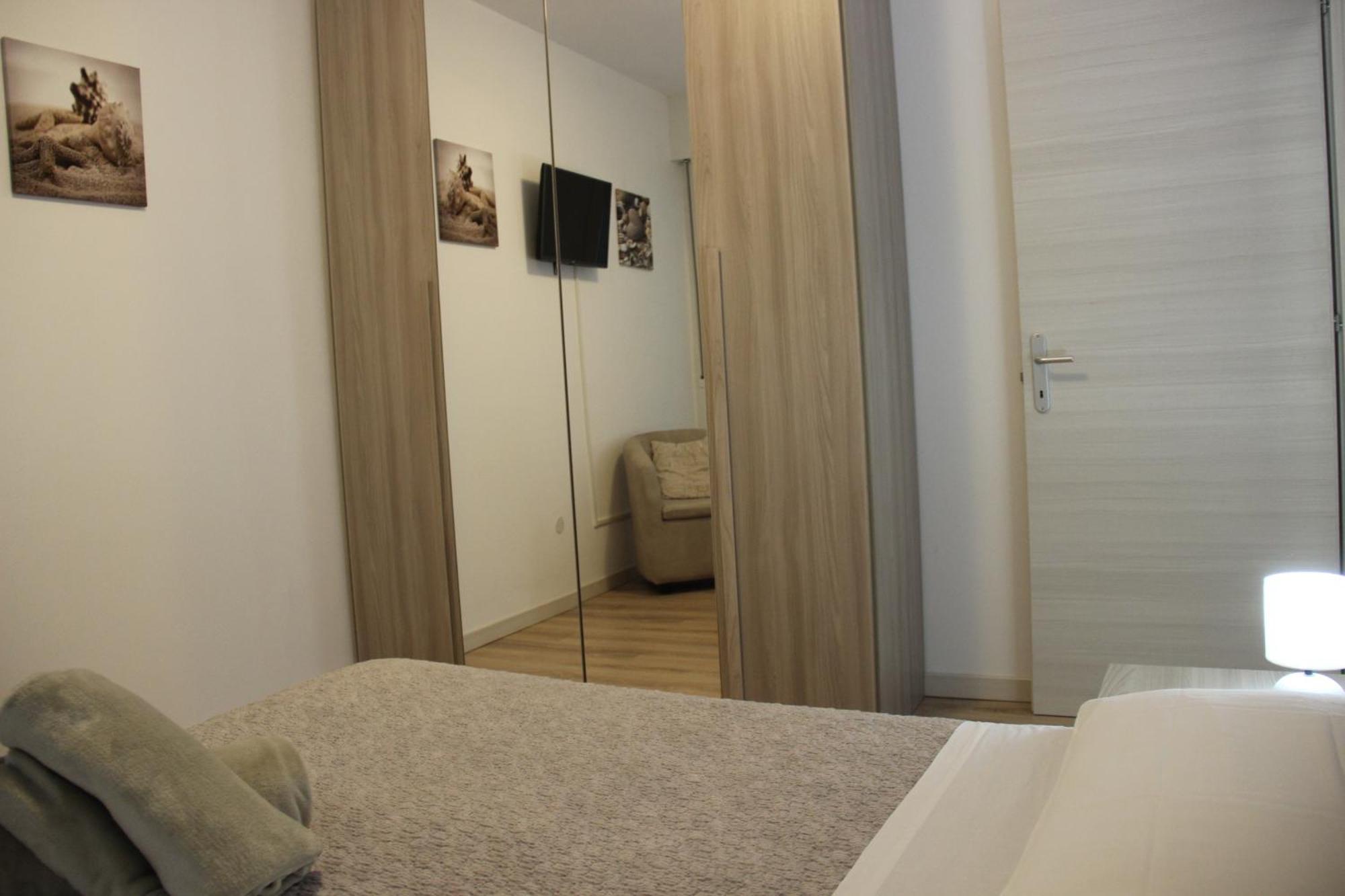 Apartment Lagoon View Deluxe Flat + Pool&parking *
